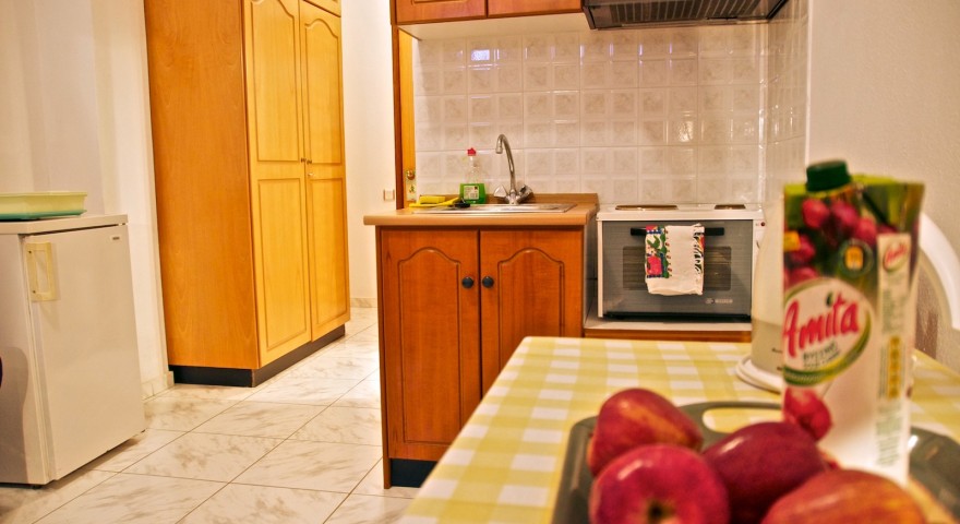 Studio 5 kitchen 